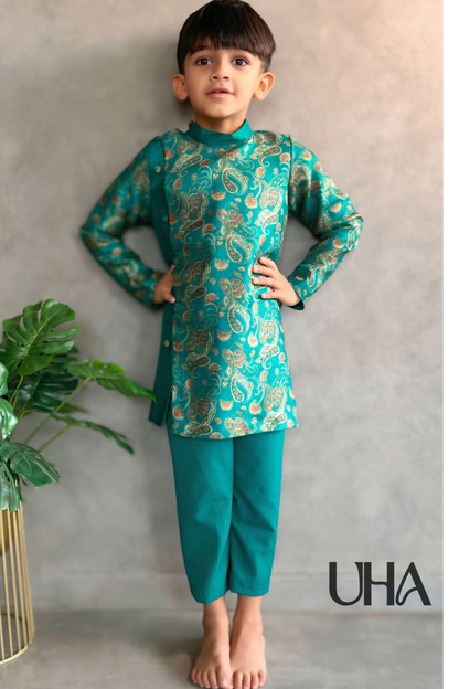 Green Ethnic Motifs Kurta With Straight Pants