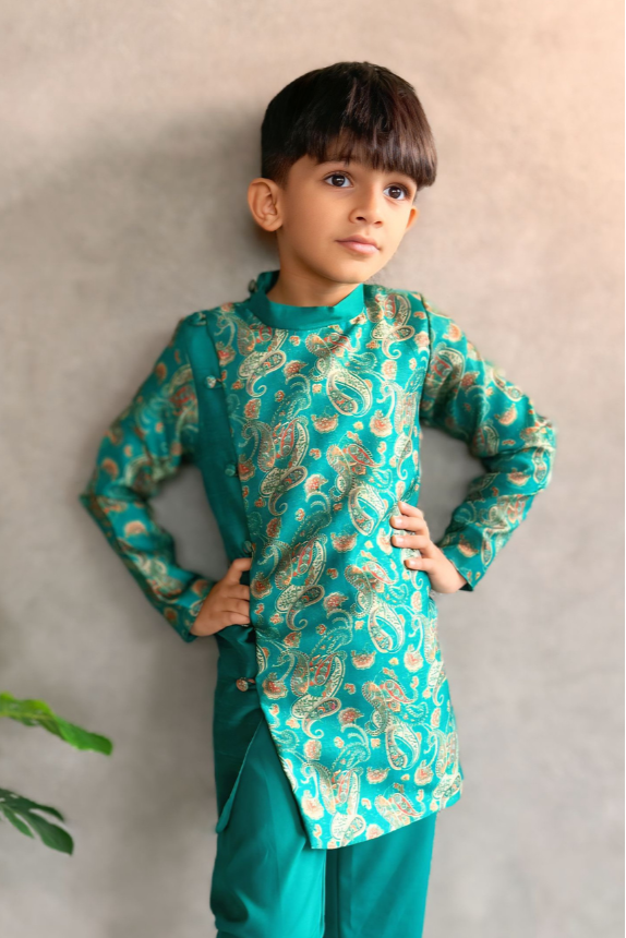 Green Ethnic Motifs Kurta With Straight Pants